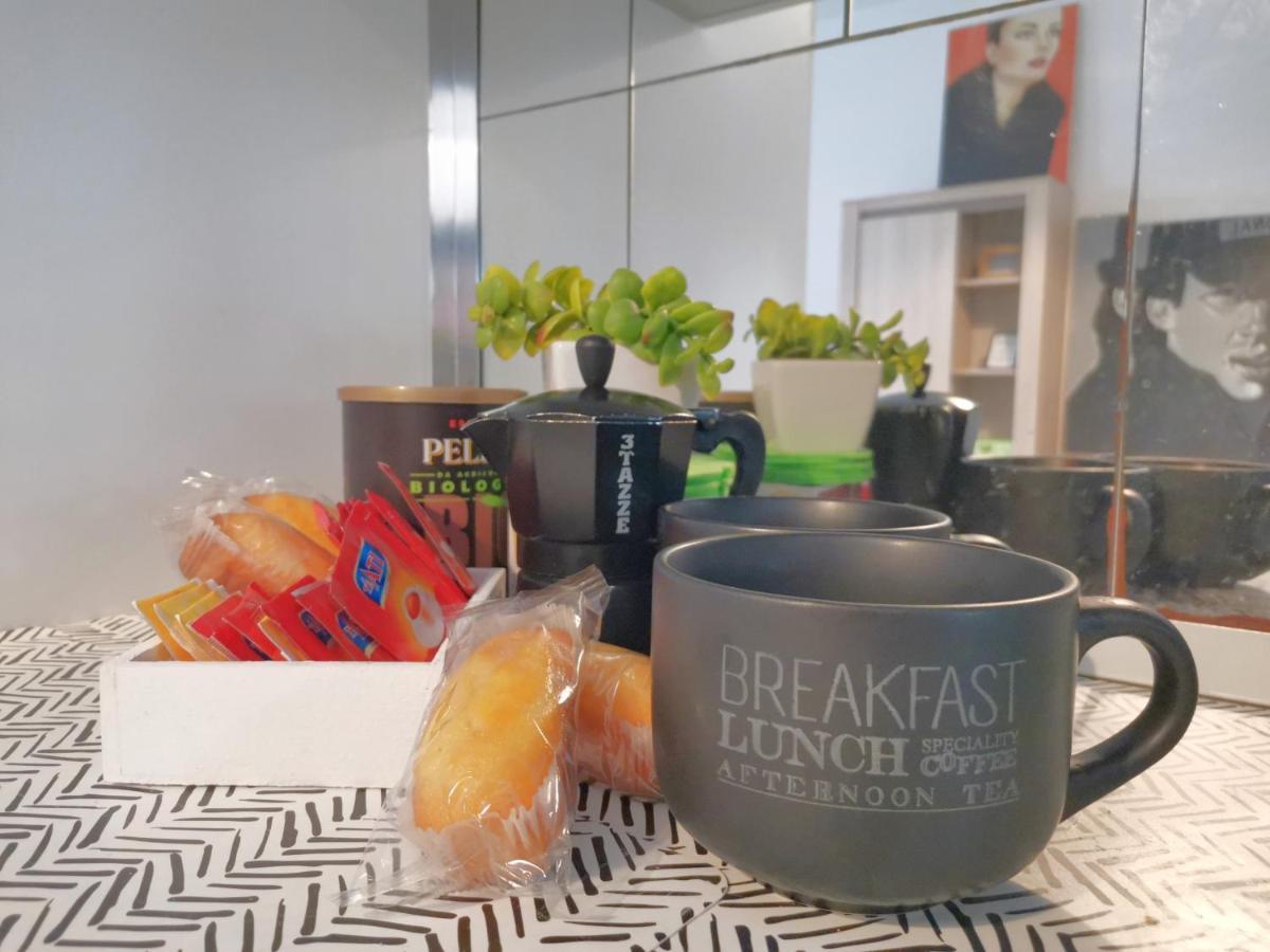 ValeValeHome - fully equipped kitchen, reserved parking, big garden Olbia Eksteriør bilde