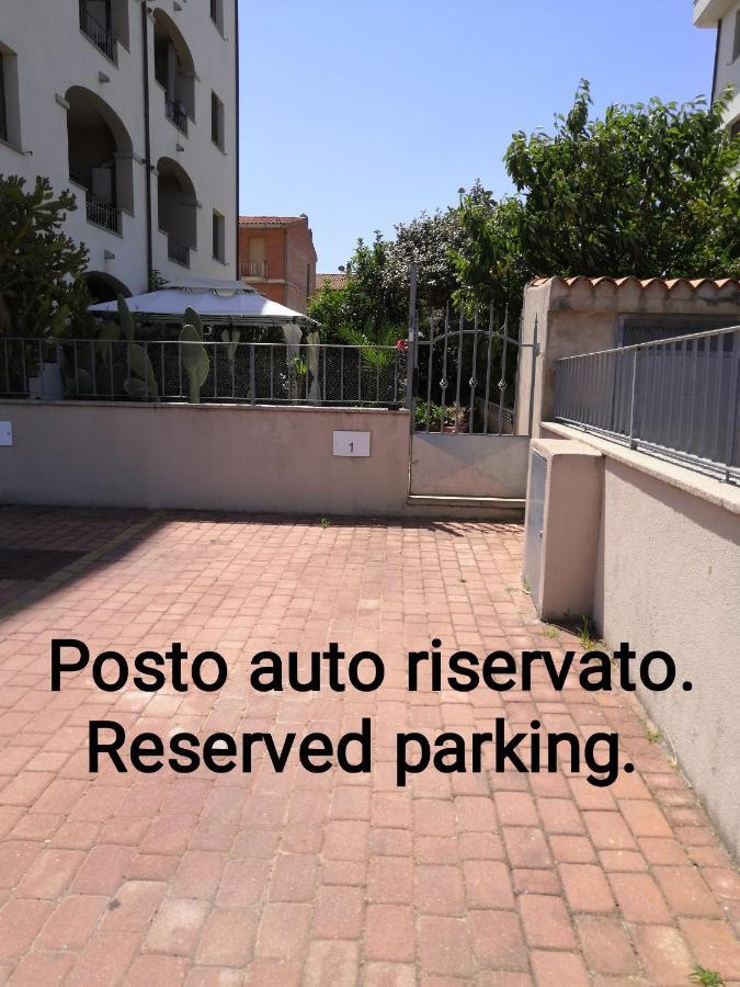 ValeValeHome - fully equipped kitchen, reserved parking, big garden Olbia Eksteriør bilde