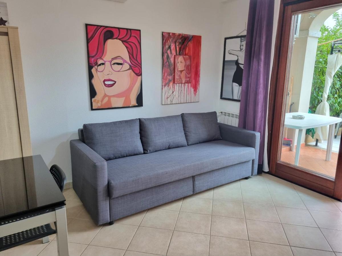 ValeValeHome - fully equipped kitchen, reserved parking, big garden Olbia Eksteriør bilde