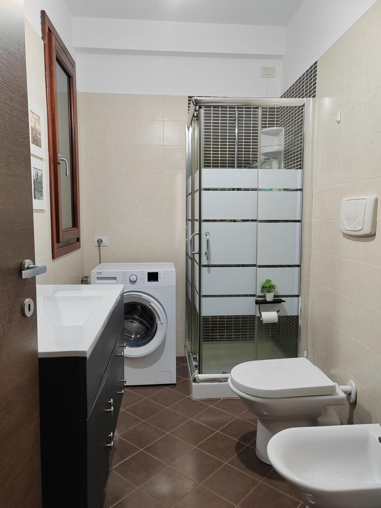 ValeValeHome - fully equipped kitchen, reserved parking, big garden Olbia Eksteriør bilde