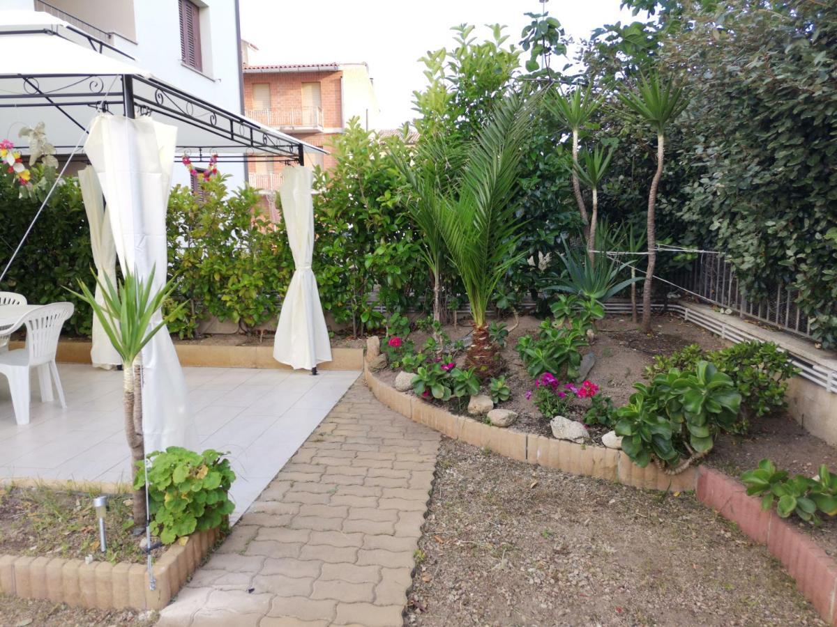 ValeValeHome - fully equipped kitchen, reserved parking, big garden Olbia Eksteriør bilde
